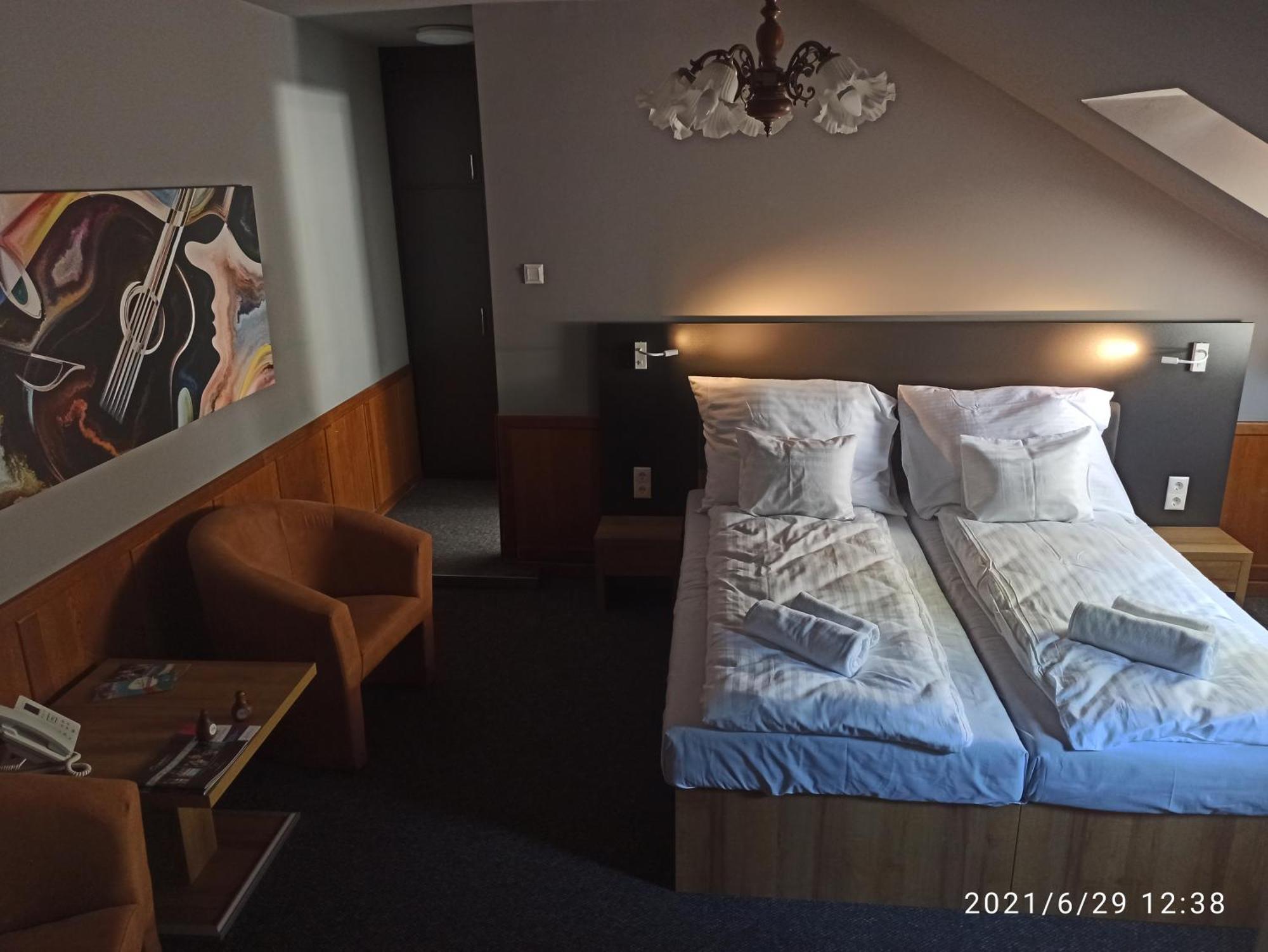 Bed and Breakfast Svájci Lak Panzió Nyíregyháza Exterior foto
