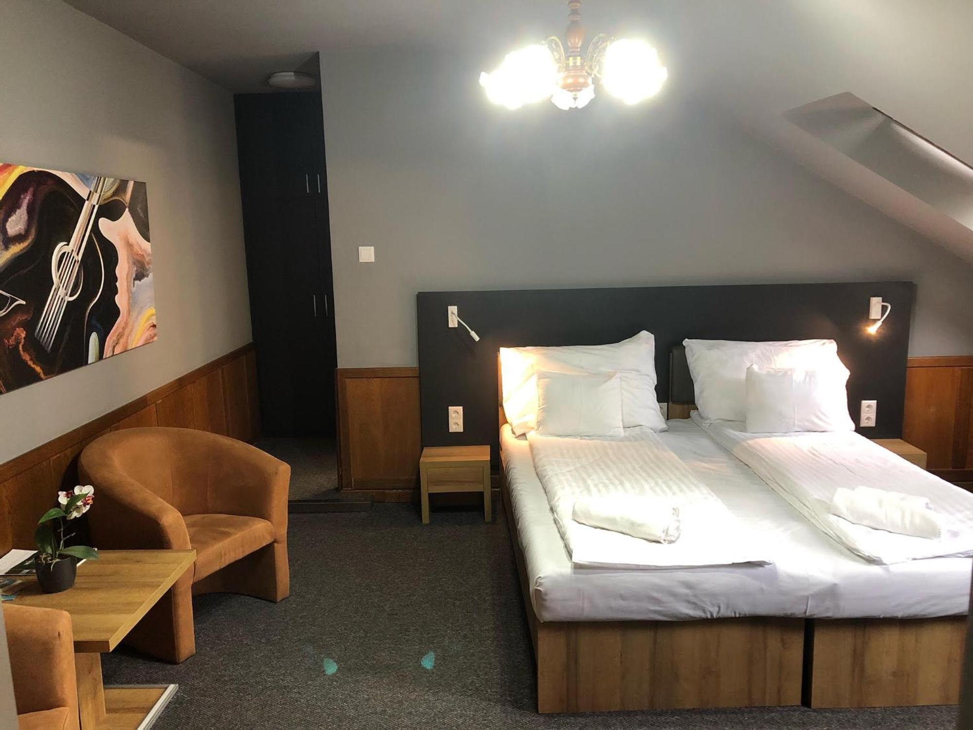 Bed and Breakfast Svájci Lak Panzió Nyíregyháza Exterior foto