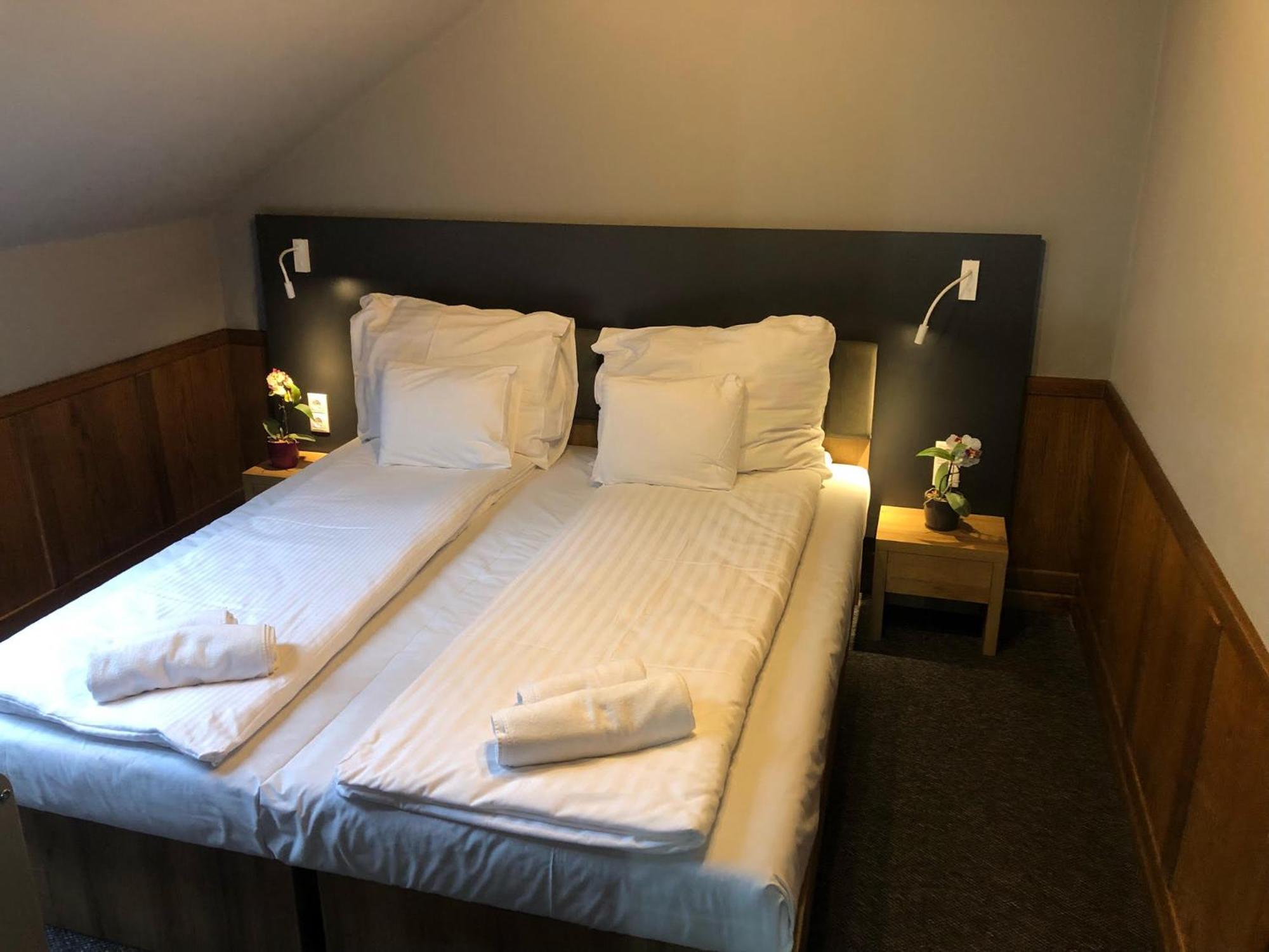 Bed and Breakfast Svájci Lak Panzió Nyíregyháza Exterior foto
