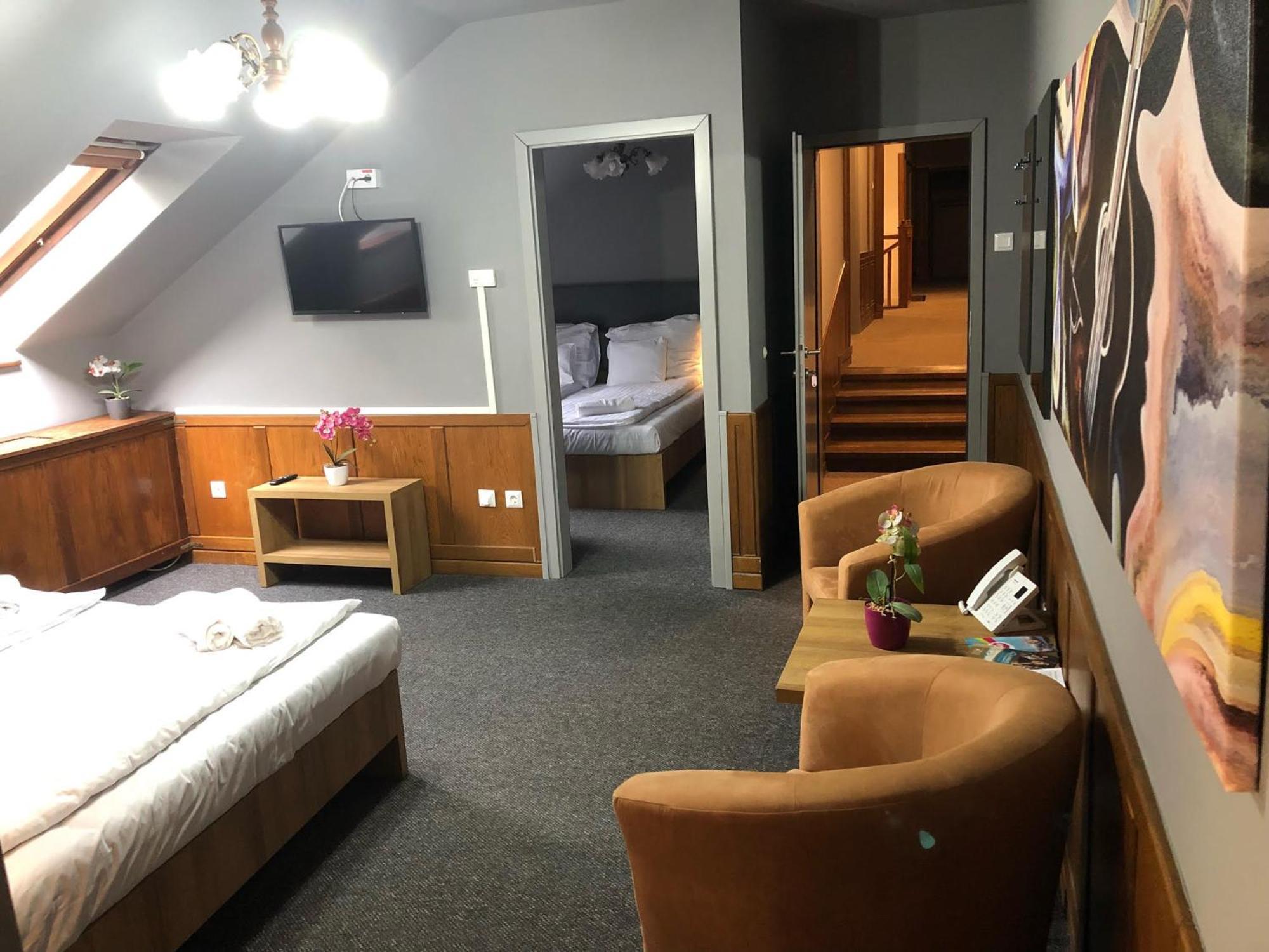 Bed and Breakfast Svájci Lak Panzió Nyíregyháza Exterior foto